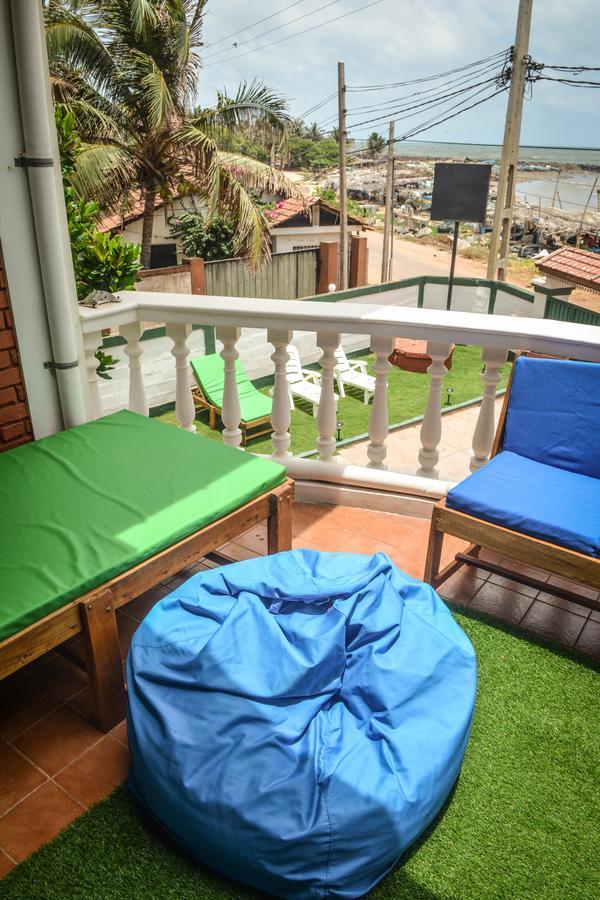 Explore Hostels Negombo Kochchikade Exterior photo