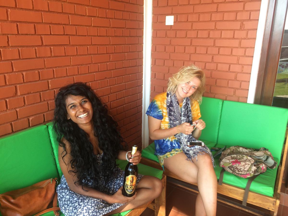 Explore Hostels Negombo Kochchikade Exterior photo