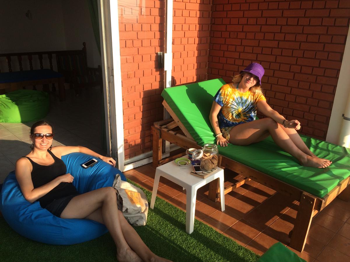 Explore Hostels Negombo Kochchikade Exterior photo