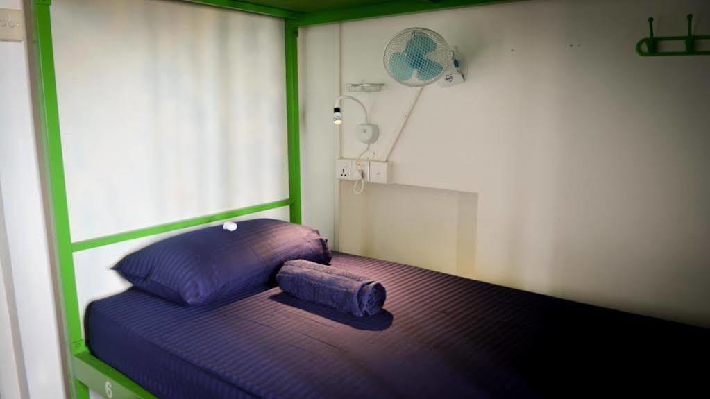 Explore Hostels Negombo Kochchikade Exterior photo