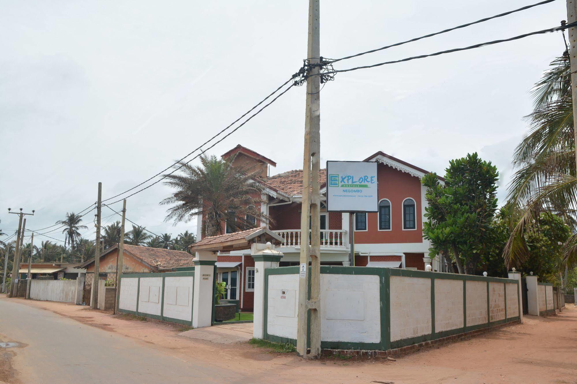 Explore Hostels Negombo Kochchikade Exterior photo