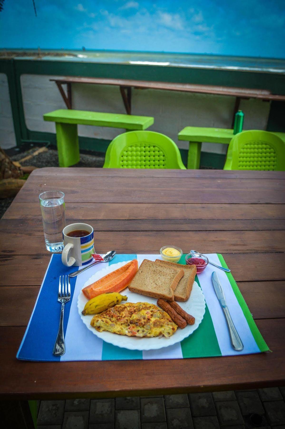 Explore Hostels Negombo Kochchikade Exterior photo