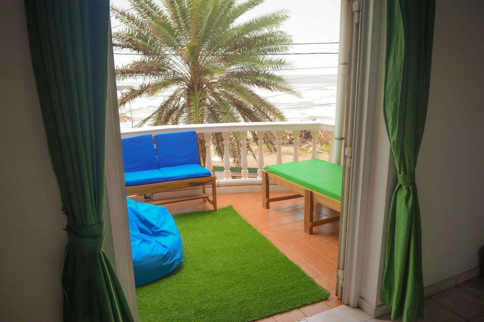 Explore Hostels Negombo Kochchikade Exterior photo