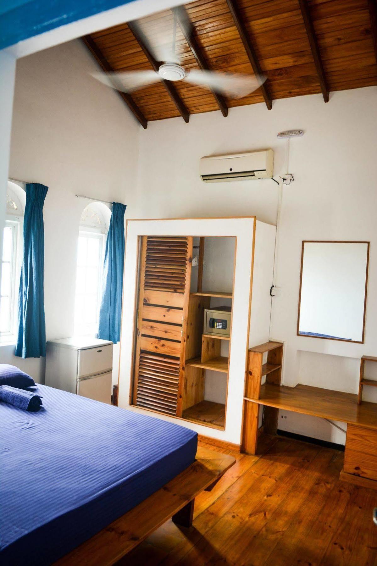 Explore Hostels Negombo Kochchikade Exterior photo